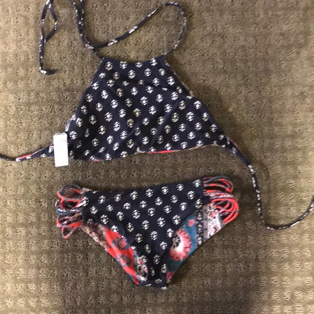 Billabong Reversible Bikini! Gem